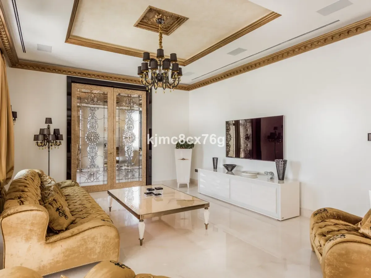 Detached Villa in Hacienda Las Chapas