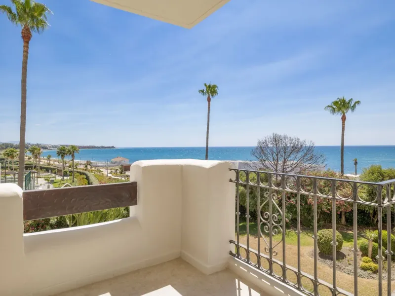 Middle Floor Apartment in Estepona