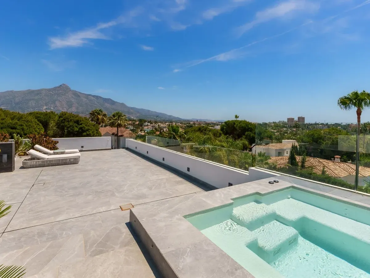 Detached Villa in Nueva Andalucía