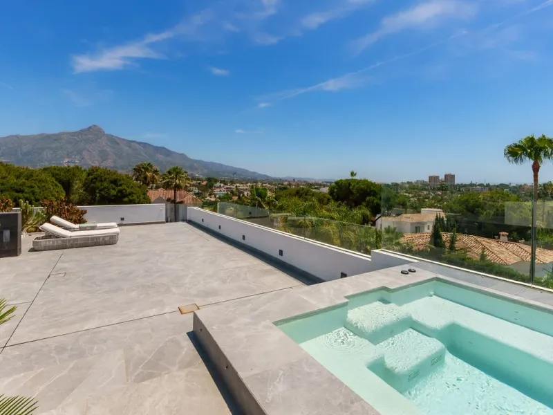 Detached Villa in Nueva Andalucía