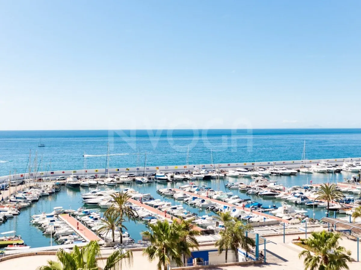 Boutique apartment with panoramic sea views located on the beachfront of Marbella 590.000 €
