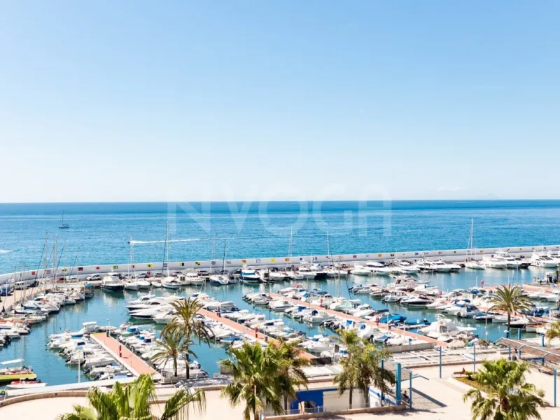 Boutique apartment with panoramic sea views located on the beachfront of Marbella 590.000 €