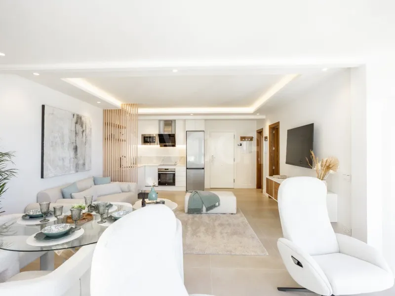 Boutique apartment with panoramic sea views located on the beachfront of Marbella 590.000 €