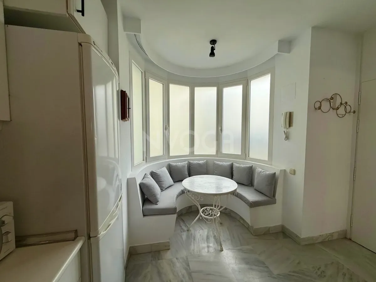 Magnificent duplex just 100 metres from the beach, in the heart of Marbella. 2.400 € month (long term)