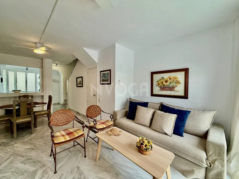 Magnificent duplex just 100 metres from the beach, in the heart of Marbella. 2.400 € month (long term)