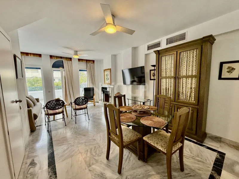 Magnificent duplex just 100 metres from the beach, in the heart of Marbella. 2.400 € month (long term)