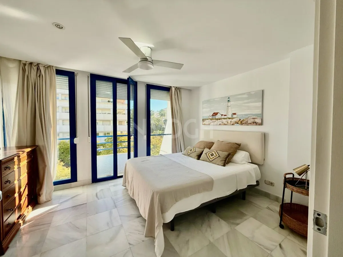 Magnificent duplex just 100 metres from the beach, in the heart of Marbella. 2.400 € month (long term)