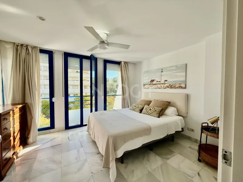 Magnificent duplex just 100 metres from the beach, in the heart of Marbella. 2.400 € month (long term)