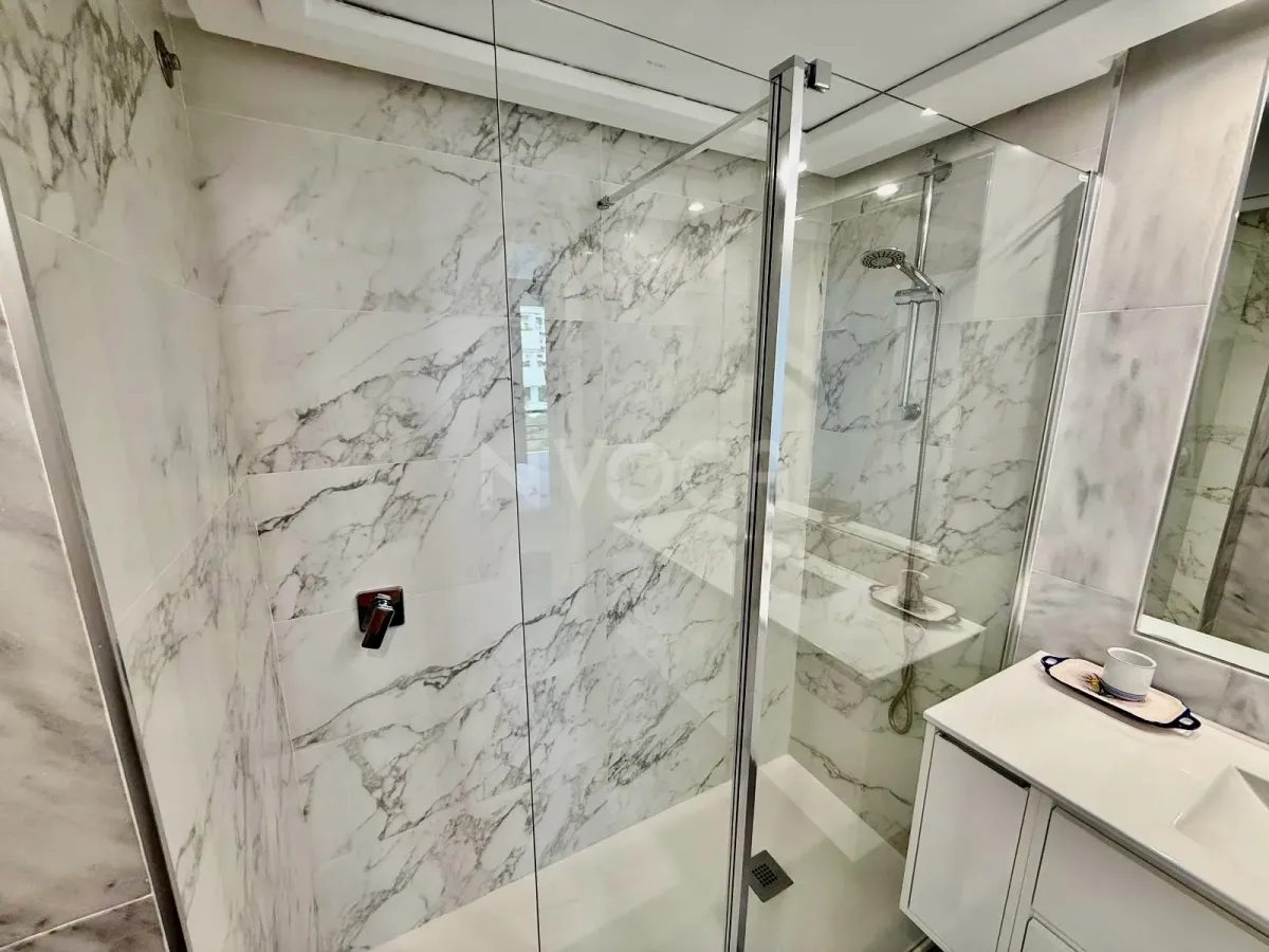 Magnificent duplex just 100 metres from the beach, in the heart of Marbella. 2.400 € month (long term)