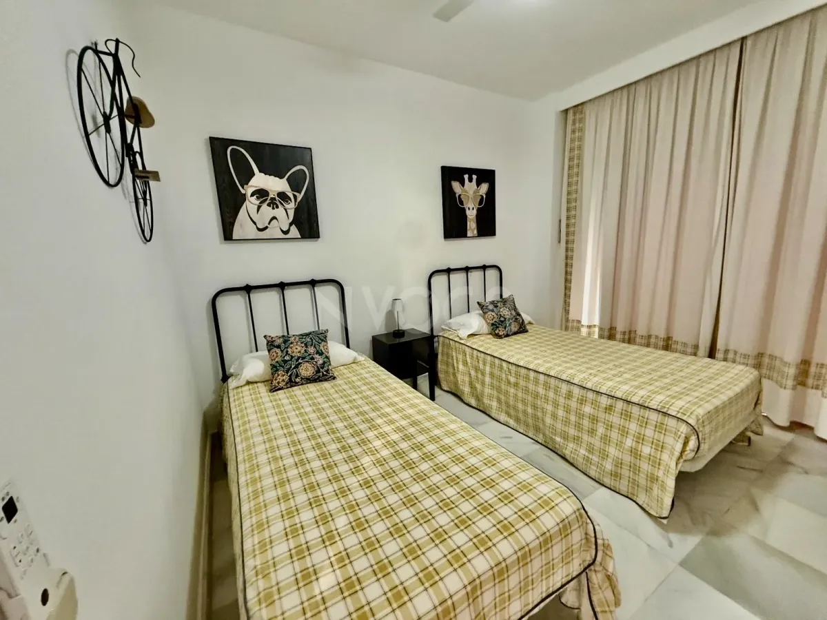 Magnificent duplex just 100 metres from the beach, in the heart of Marbella. 2.400 € month (long term)