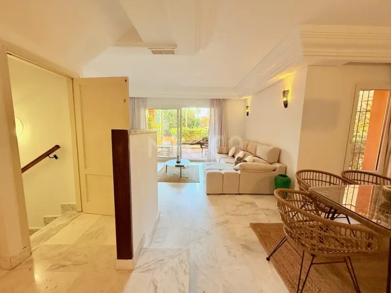 Large townhouse by the sea in Bahia de Marbella 3.500 € month (long term)