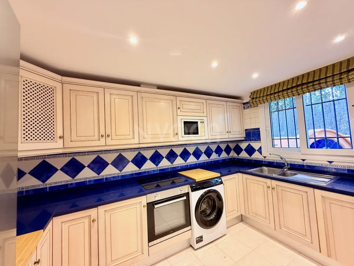 Large townhouse by the sea in Bahia de Marbella 3.500 € month (long term)