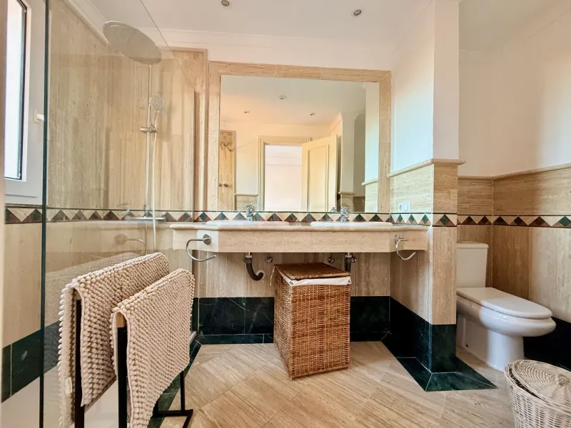 Large townhouse by the sea in Bahia de Marbella 3.500 € month (long term)