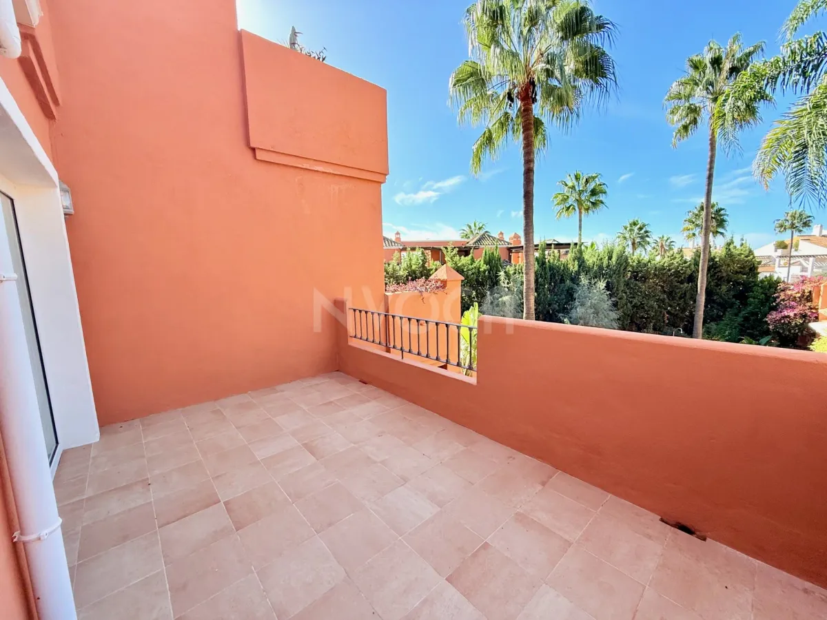 Large townhouse by the sea in Bahia de Marbella 3.500 € month (long term)