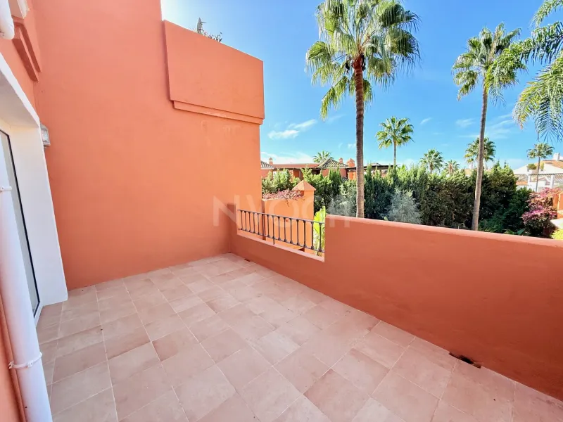 Large townhouse by the sea in Bahia de Marbella 3.500 € month (long term)