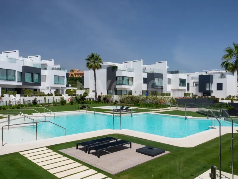 Marvellous frontline beach 3 beds home in Estepona, South orientation and fantastic sea views 2.350.000 €