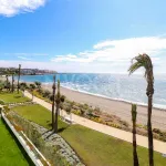 Marvellous frontline beach 3 beds home in Estepona, South orientation and fantastic sea views 2.350.000 € 12
