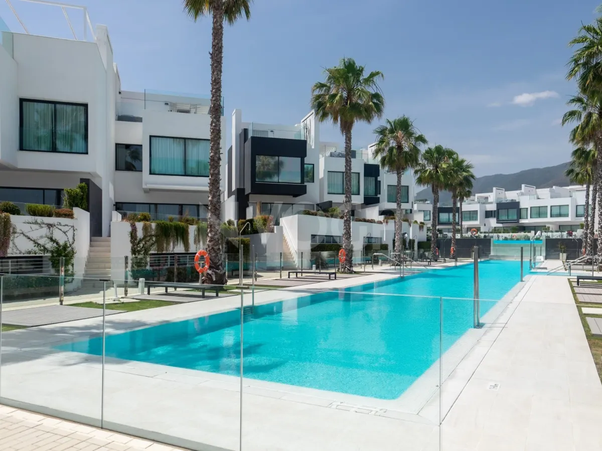 Marvellous frontline beach 3 beds home in Estepona, South orientation and fantastic sea views 2.350.000 €