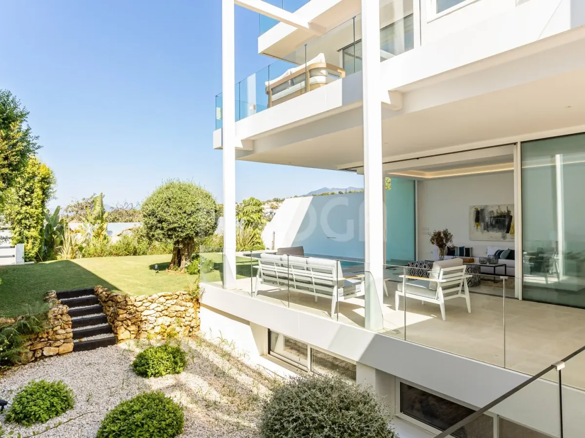 Luxury villa in Marbella, Valdeolletas area, with private pool and sea views 1.950.000 €