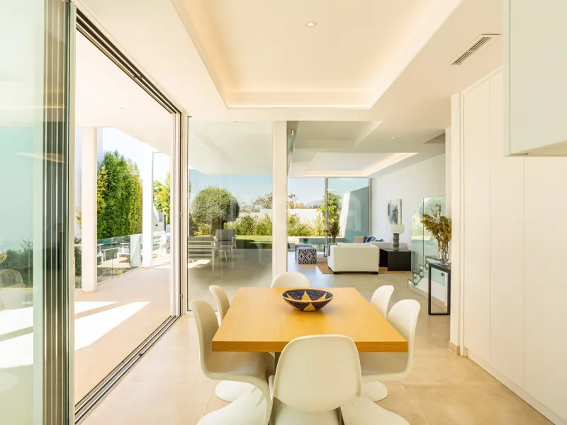 Luxury villa in Marbella, Valdeolletas area, with private pool and sea views 1.950.000 €