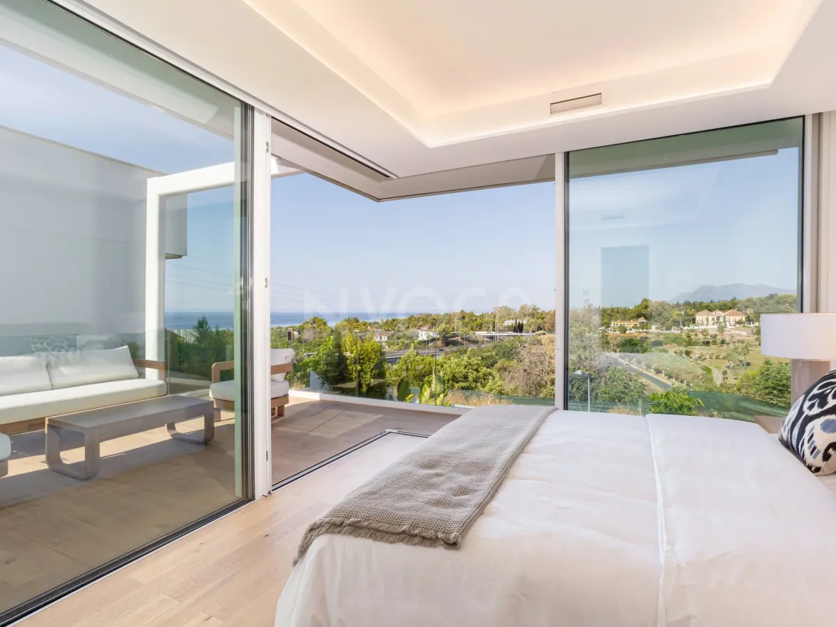 Luxury villa in Marbella, Valdeolletas area, with private pool and sea views 1.950.000 €