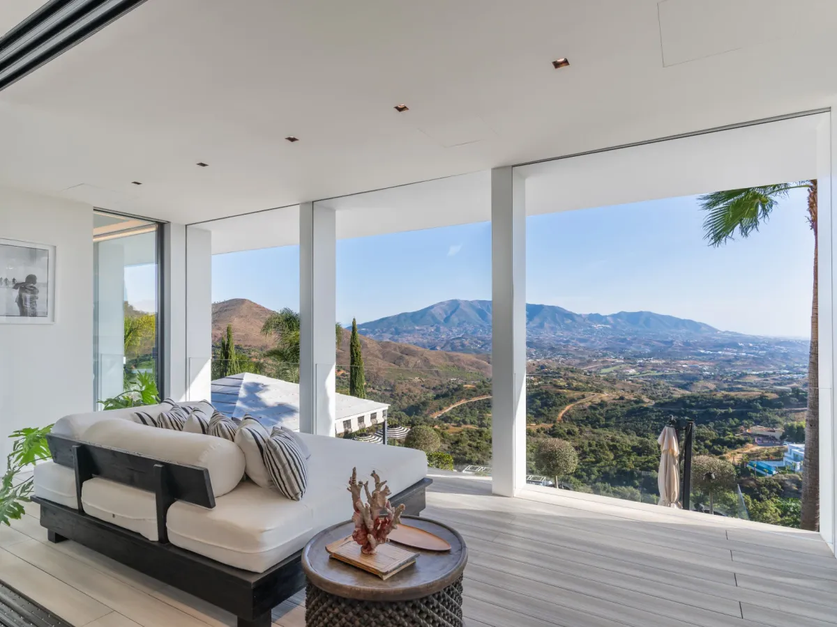 Luxury Villa for Sale in Marbella East with panoramic sea views