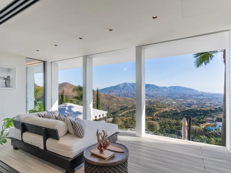 Luxury Villa for Sale in Marbella East with panoramic sea views