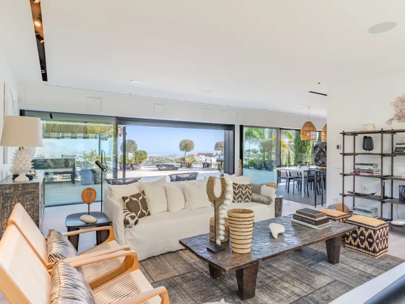 Luxury Villa for Sale in Marbella East with panoramic sea views