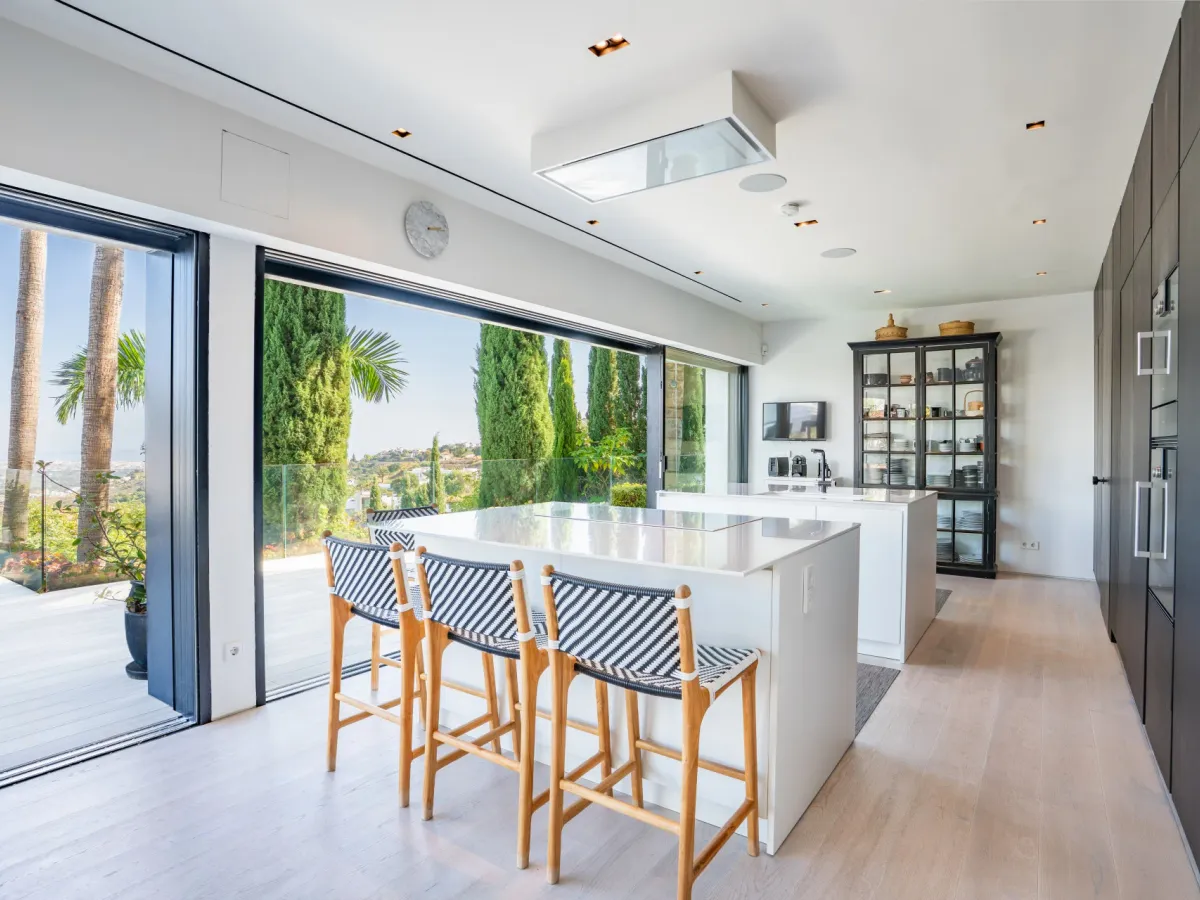 Luxury Villa for Sale in Marbella East with panoramic sea views