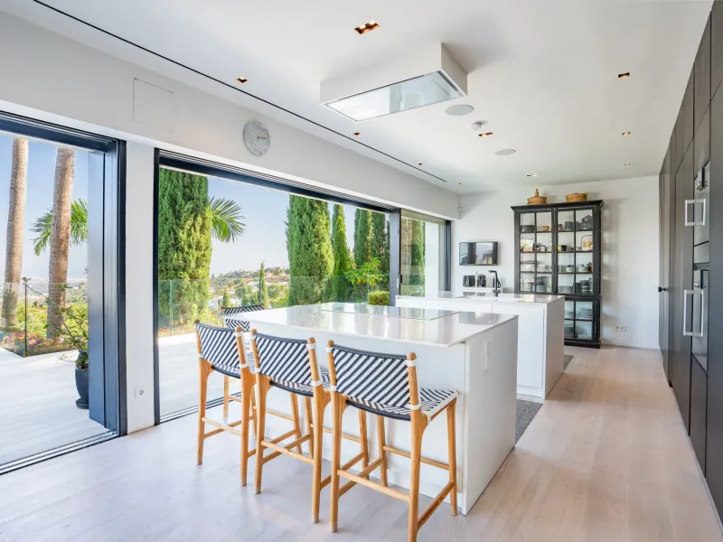 Luxury Villa for Sale in Marbella East with panoramic sea views