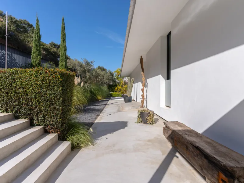 Luxury Villa for Sale in Marbella East with panoramic sea views