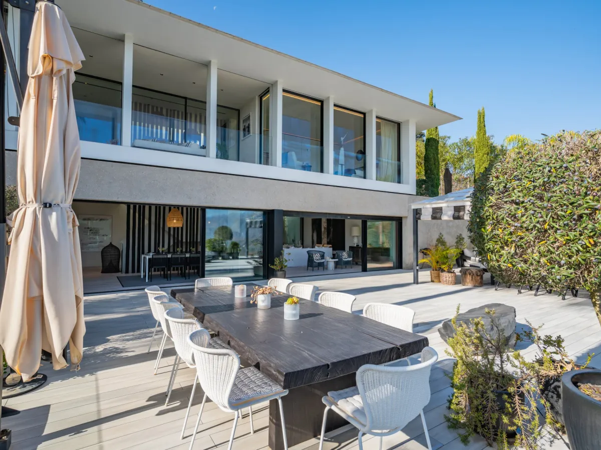 Luxury Villa for Sale in Marbella East with panoramic sea views