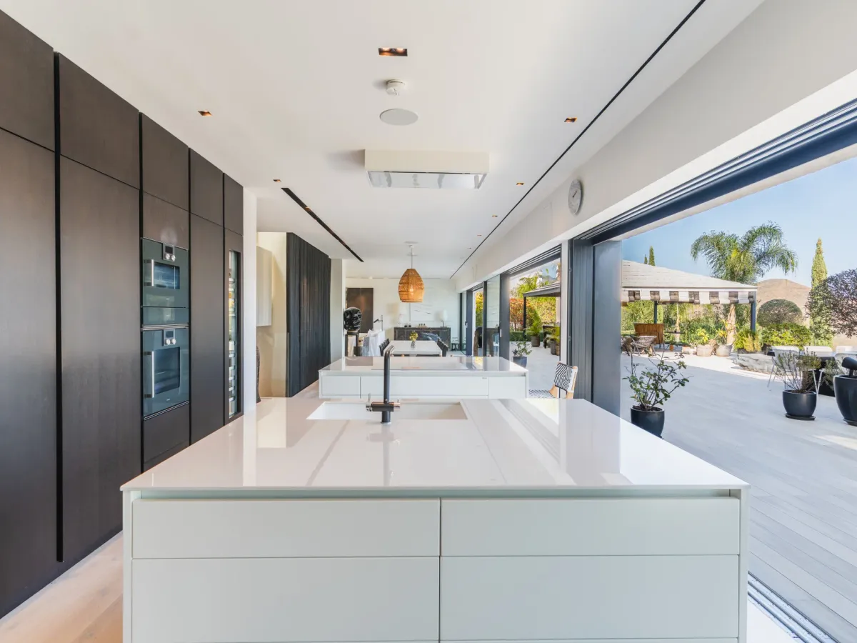 Luxury Villa for Sale in Marbella East with panoramic sea views