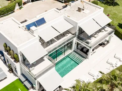 Spectacular villa with sea views located in Los Monteros, one of the most exclusive areas of Marbella. 4.950.000 €