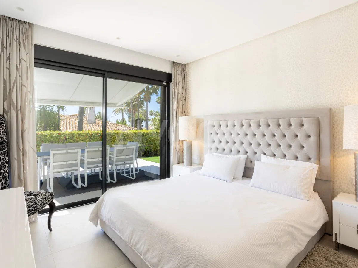 Spectacular villa with sea views located in Los Monteros, one of the most exclusive areas of Marbella. 4.950.000 €