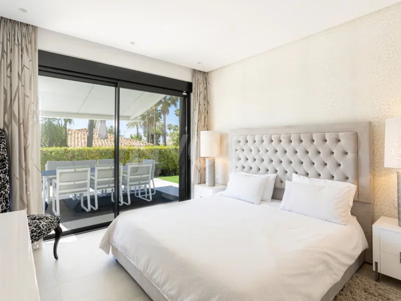 Spectacular villa with sea views located in Los Monteros, one of the most exclusive areas of Marbella. 4.950.000 €