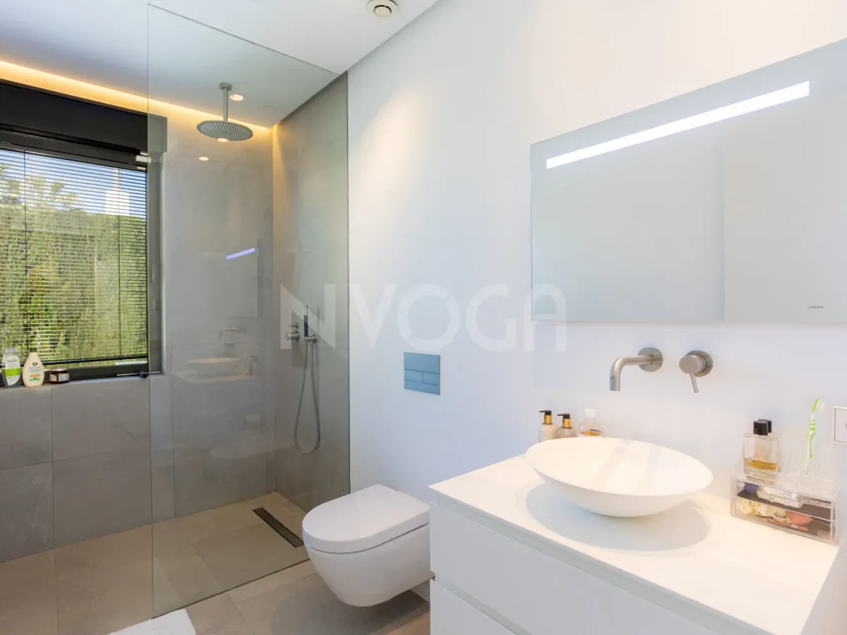 Spectacular villa with sea views located in Los Monteros, one of the most exclusive areas of Marbella. 4.950.000 €