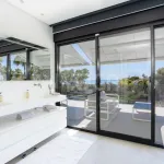 Spectacular villa with sea views located in Los Monteros, one of the most exclusive areas of Marbella. 4.950.000 € 9