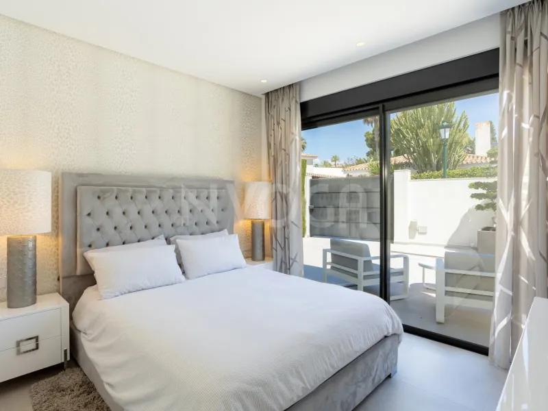 Spectacular villa with sea views located in Los Monteros, one of the most exclusive areas of Marbella. 4.950.000 €