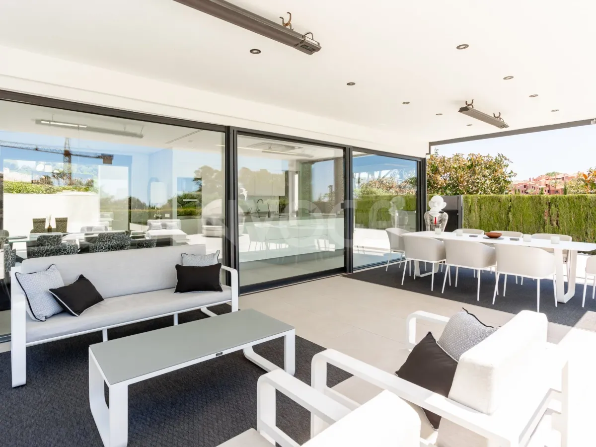 Spectacular villa with sea views located in Los Monteros, one of the most exclusive areas of Marbella. 4.950.000 €