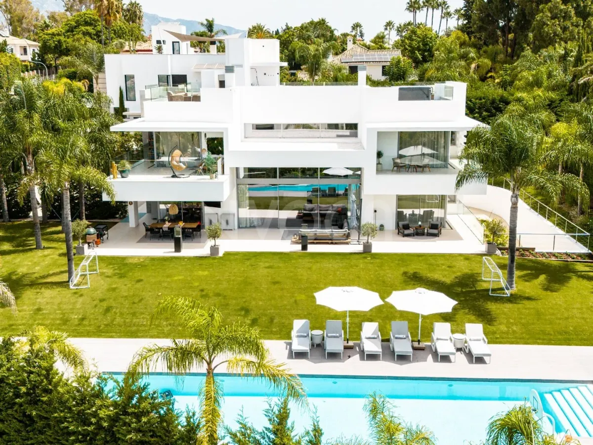 Luxury Six-Bedroom Villa in Guadalmina Baja, Marbella 6.400.000 €