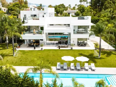 Luxury Six-Bedroom Villa in Guadalmina Baja, Marbella 6.400.000 €