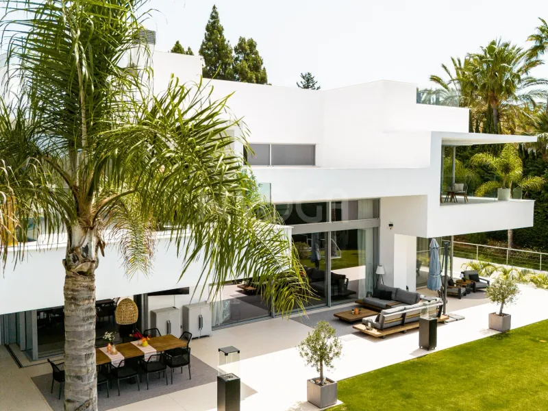 Luxury Six-Bedroom Villa in Guadalmina Baja, Marbella 6.400.000 €