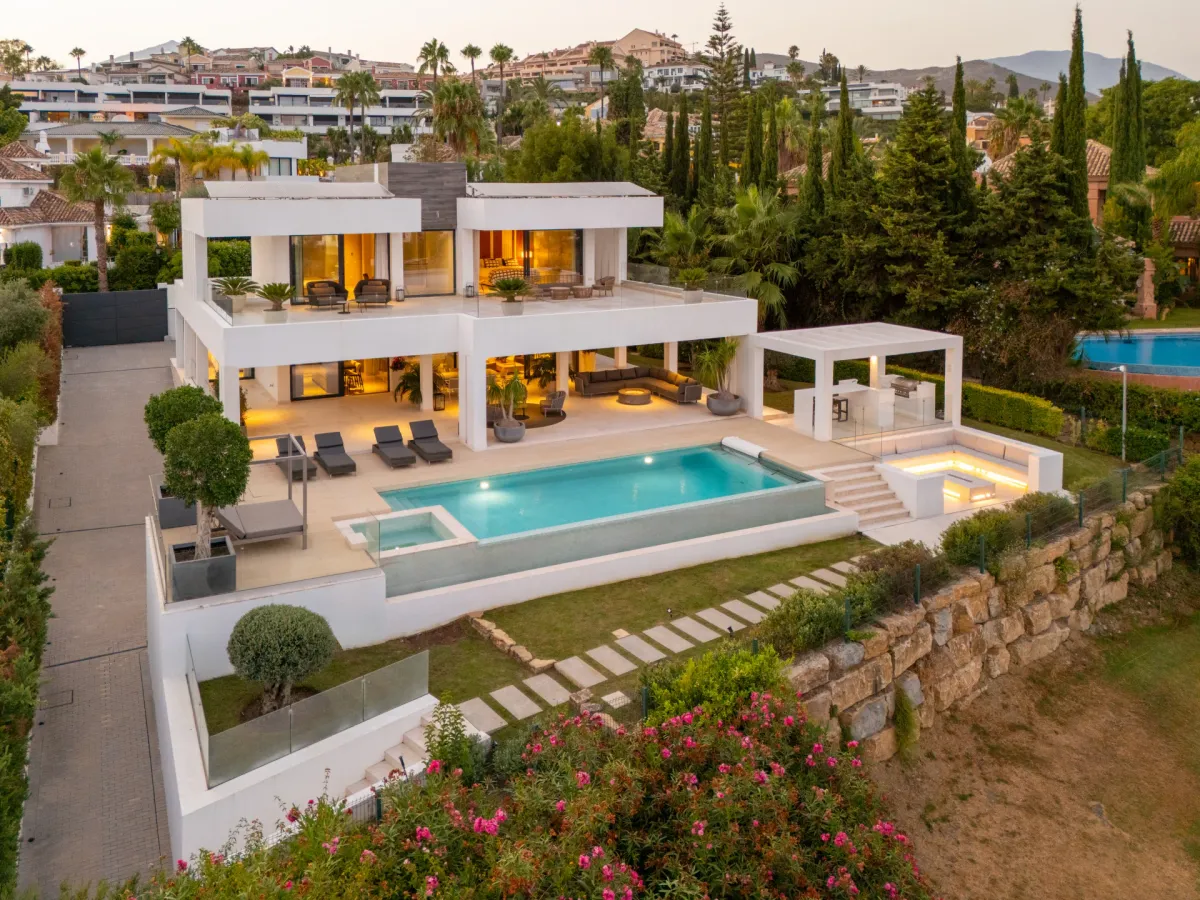 Frontline golf luxury villa for sale in Nueva Andalucia, Marbella with private gym