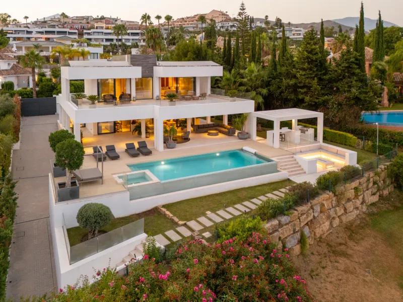 Frontline golf luxury villa for sale in Nueva Andalucia, Marbella with private gym