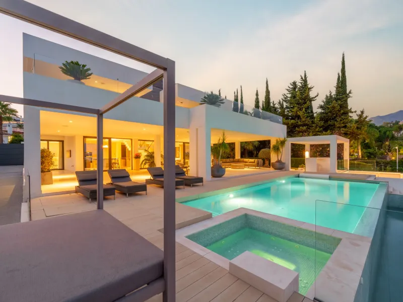 Frontline golf luxury villa for sale in Nueva Andalucia, Marbella with private gym