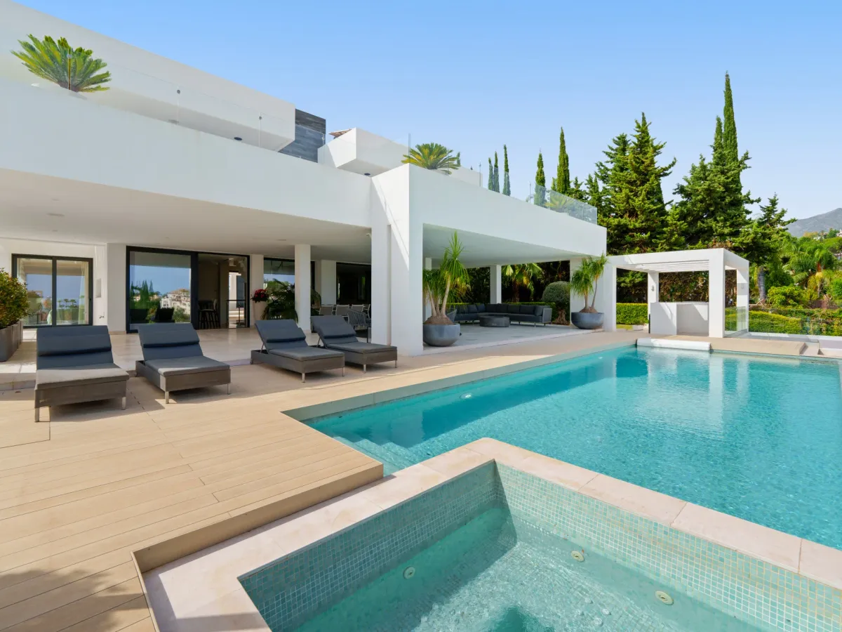 Frontline golf luxury villa for sale in Nueva Andalucia, Marbella with private gym