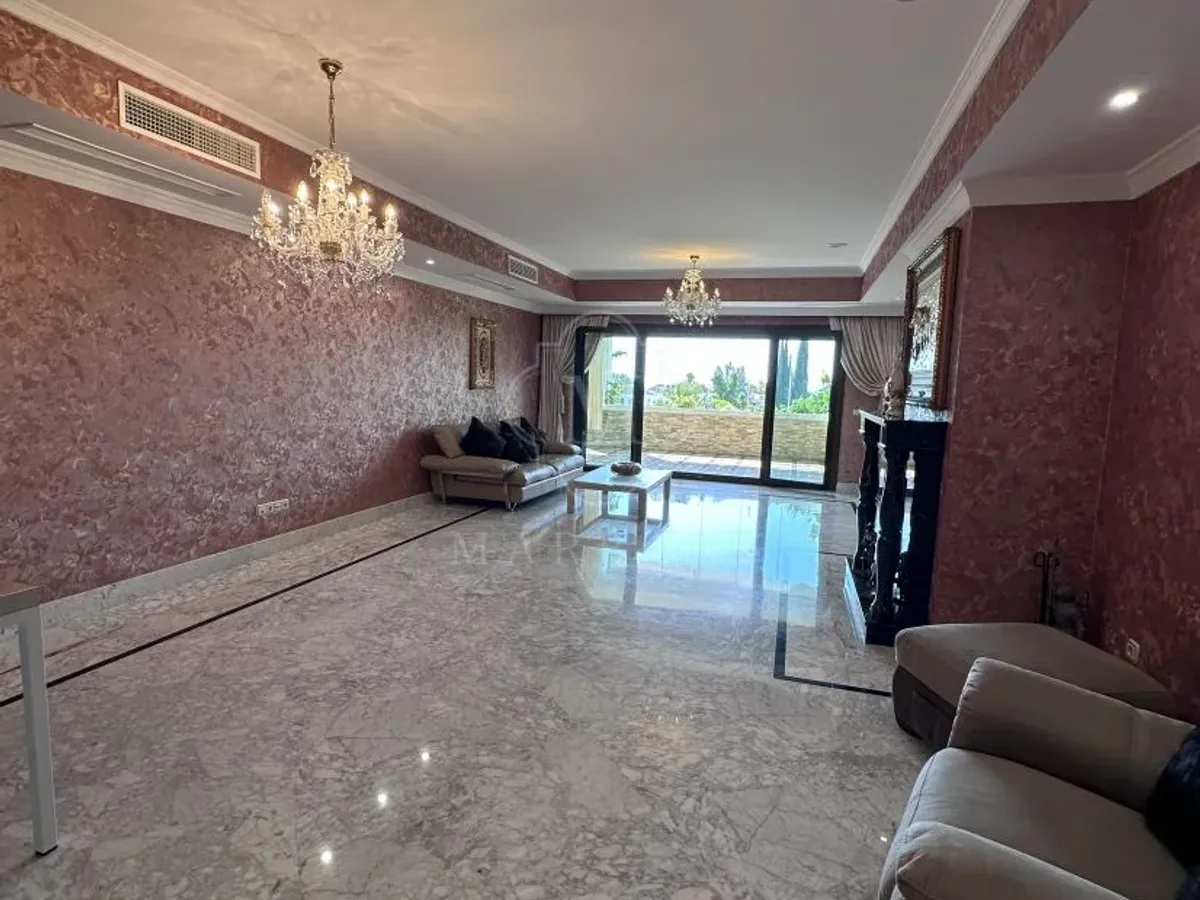 Apartment for sale in Marbella Golden Mile, Marbella