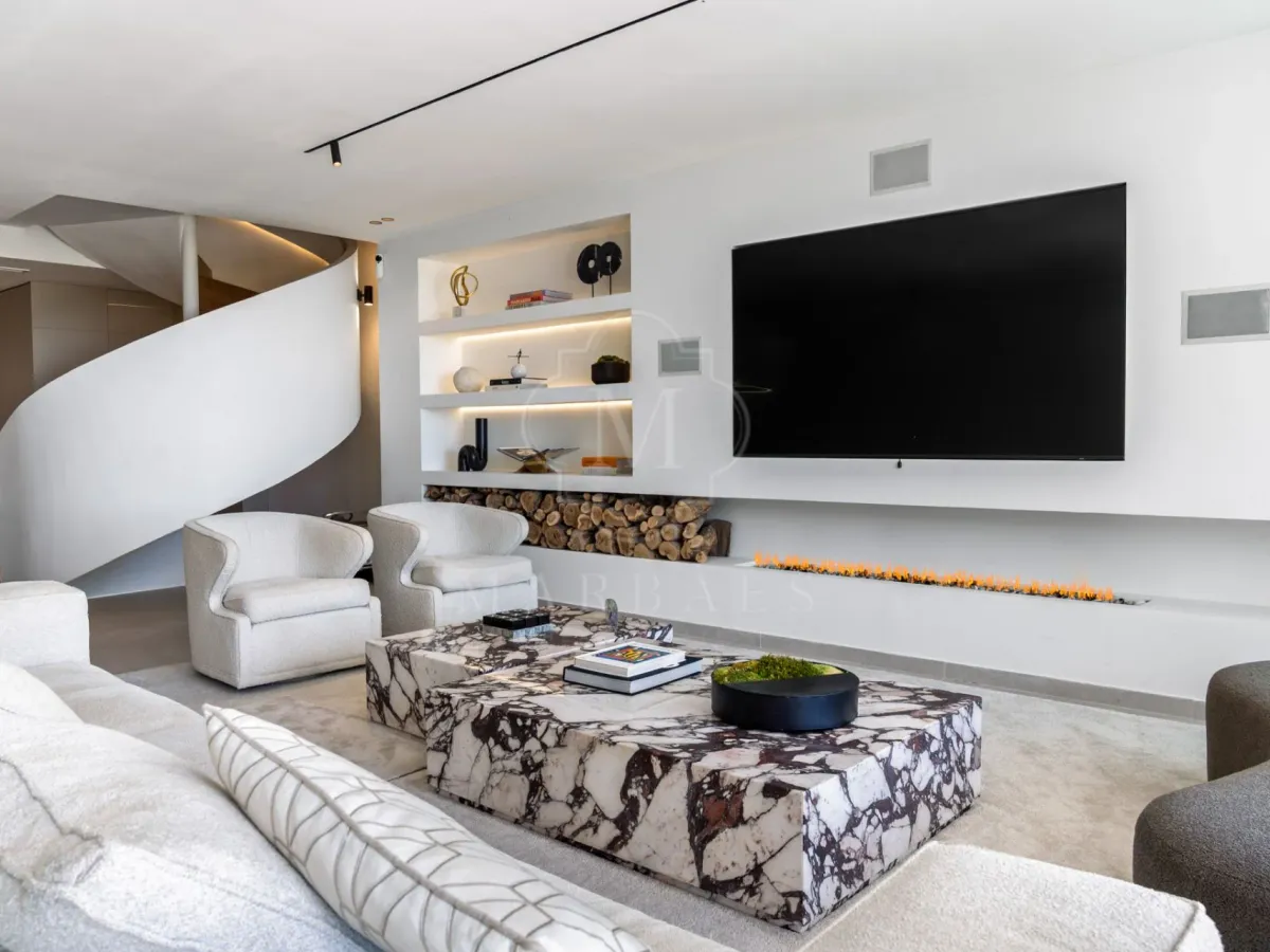 Elegant Renovated Townhouse on Frontline La Quinta Golf with Spectacular Views