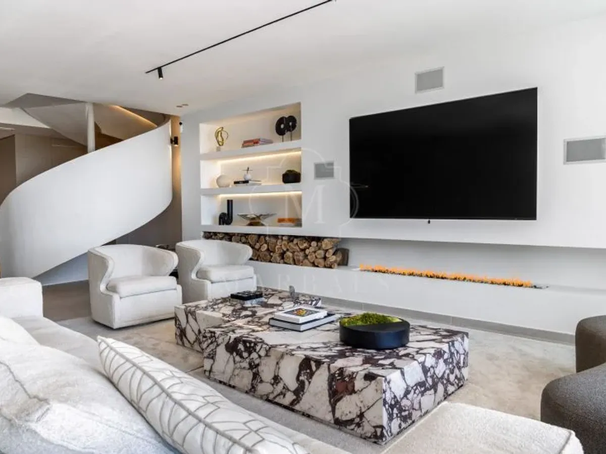 Elegant Renovated Townhouse on Frontline La Quinta Golf with Spectacular Views